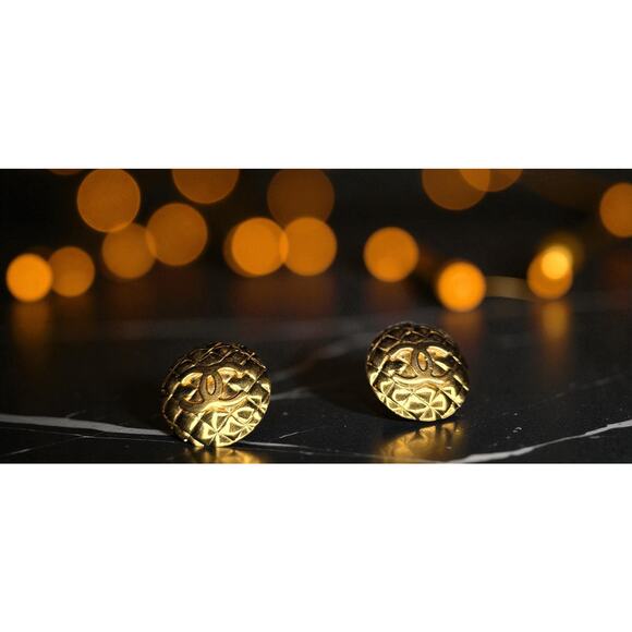 CHANEL Vintage Round Matrasse Coco Large Earrings Gold Quilted - Picture 3 of 7